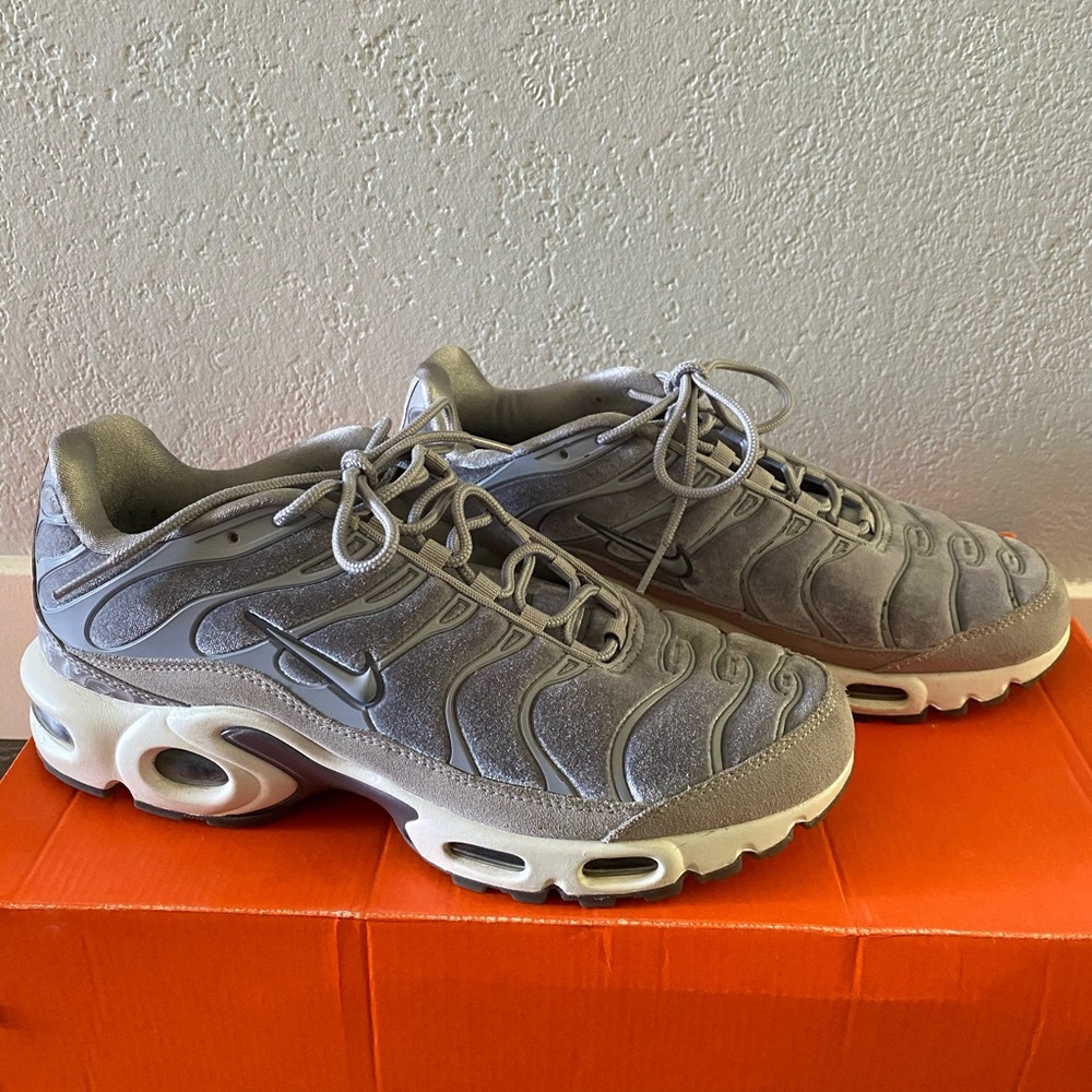 Women’s Nike air max plus